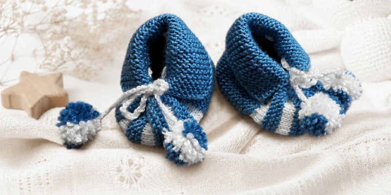 babypuschen stricken-kostenlose anleitung-babyschuhe füe Jungen in Blau